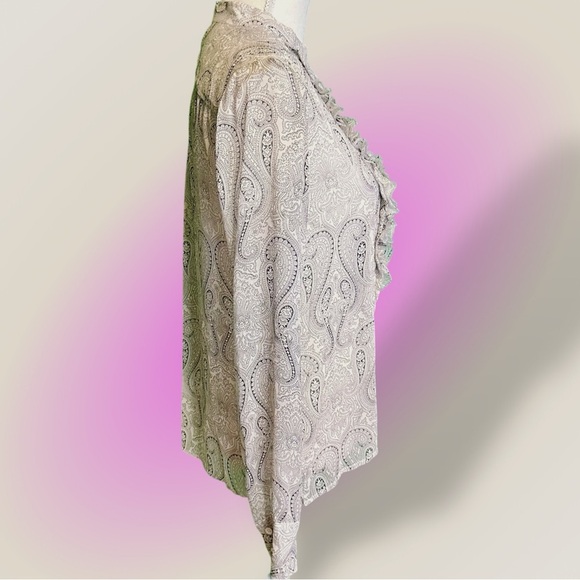J. Crew 100% Silk ‘Faded Paisley Flouncette Blouse’ in White & Black Size 6 - Picture 14 of 16